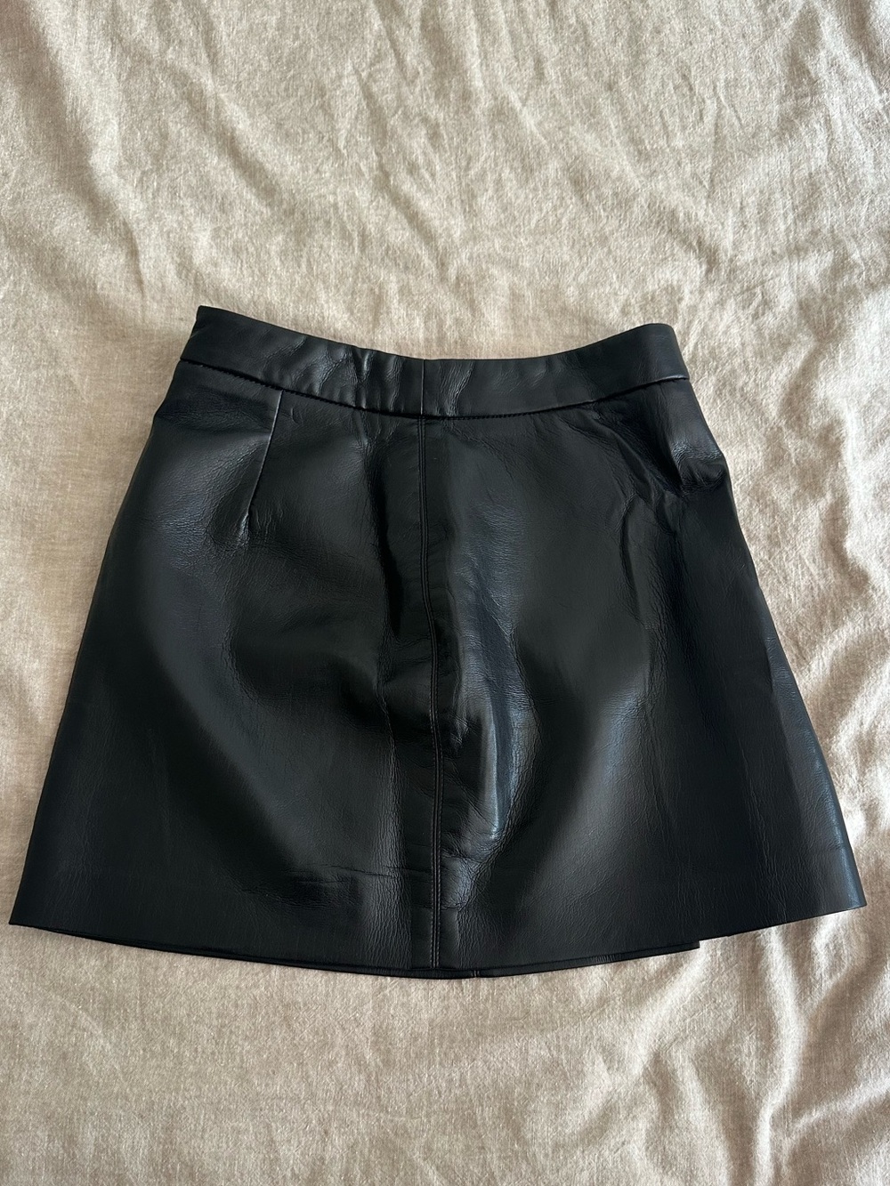 Wilfred Aritzia Black Faux Leather Mini Skirt Size 4